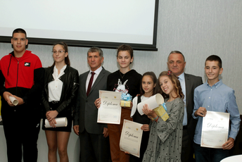 Dodijeljene nagrade najuspješnijim autorima Takmičenja za najljepše pismo Dodijeljene nagrade najuspješnijim autorima Takmičenja za najljepše pismo