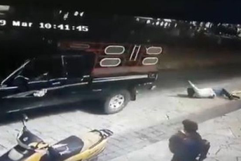 Meksiko: Vezali gradonačelnika za kamionet i vukli ga po ulicama (VIDEO) Meksiko: Vezali gradonačelnika za kamionet i vukli ga po ulicama (VIDEO)