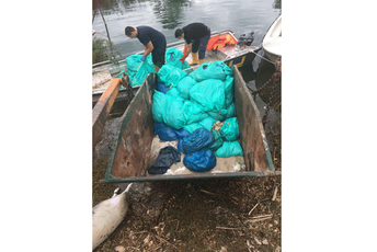 Iz Bojane izvađeno više od 100 kesa sa uginulom živinom Iz Bojane izvađeno više od 100 kesa sa uginulom živinom