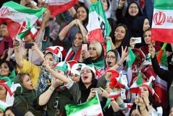 Žene u Iranu poslije 40 godina gledale fudbalsku utakmicu na stadionu Foto: Amin M. Jamali/Getty Images