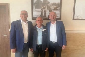 Mandić i Knežević posjetili generala Lazarevića: Prenijeli mu pozdrave srpskog naroda iz Crne Gore Mandić i Knežević posjetili generala Lazarevića: Prenijeli mu pozdrave srpskog naroda iz Crne Gore