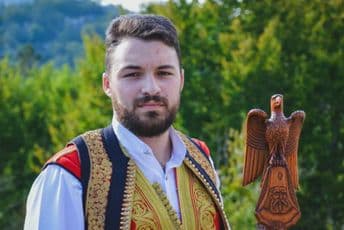 Cetinjanin Stefan Marković otvara besplatnu školu gusala Cetinjanin Stefan Marković otvara besplatnu školu gusala