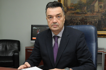 Saradnici podizali kredite, keš uzimao Duško Knežević Saradnici podizali kredite, keš uzimao Duško Knežević