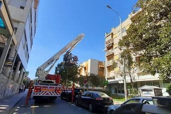 Starija osoba se zaglavila u stanu, vatrogasci brzo riješili problem (FOTO) Starija osoba se zaglavila u stanu, vatrogasci brzo riješili problem (FOTO)