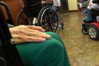 Starica u invalidskim kolicima krila tri kilograma kokaina Starica u invalidskim kolicima krila tri kilograma kokaina