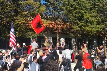 Otkriven spomenik Skenderbegu, nije bilo crnogorske zastave Otkriven spomenik Skenderbegu, nije bilo crnogorske zastave