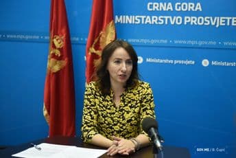 Studenti neće dodatno plaćati tezu, rok još dvije godine Studenti neće dodatno plaćati tezu, rok još dvije godine