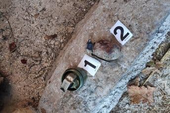 U Podgorici uhapšene dvije osobe, oduzeto oružje, municija, dvije bombe, gas maske... U Podgorici uhapšene dvije osobe, oduzeto oružje, municija, dvije bombe, gas maske...