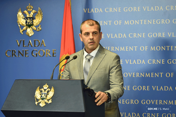 Građani i privreda da komuniciraju sa upravom bilo kada i bilo gdje Građani i privreda da komuniciraju sa upravom bilo kada i bilo gdje