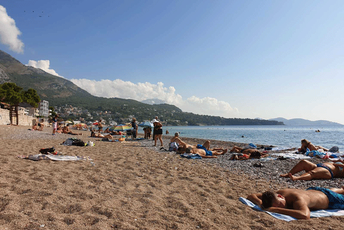 (VIDEO) Sutomore: Kupališna sezona i dalje traje Portal Analitika