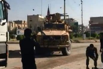 Amerikanci se povlače, Kurdi ih gađaju krompirom Amerikanci se povlače, Kurdi ih gađaju krompirom