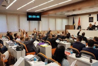 Budva: Umalo došlo do fizičkog sukoba Krapovića i Lazovića RTV Budva