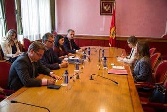 Stjuart: Nadam se da će vlast i opozicija postići dogovor o izbornim zakonima Stjuart: Nadam se da će vlast i opozicija postići dogovor o izbornim zakonima