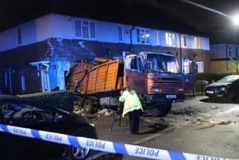 Engleska: U kamionu pronađeno 39 ljudskih tijela Engleska: U kamionu pronađeno 39 ljudskih tijela