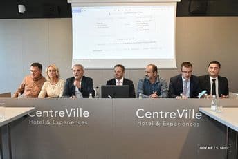 Ministarstvo i Sindikat se dogovorili: Povećanje plata zaposlenima u prosvjeti devet plus tri odsto Ministarstvo i Sindikat se dogovorili: Povećanje plata zaposlenima u prosvjeti devet plus tri odsto