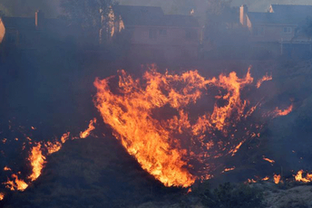 (VIDEO) Evakuacija 50.000 ljudi zbog požara u Kaliforniji REUTERS/ Gene Blevins