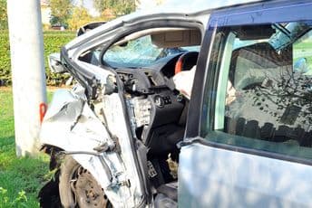 Vozač preticao po magli pa izazvao direktan sudar, poginuli muškarac i žena Vozač preticao po magli pa izazvao direktan sudar, poginuli muškarac i žena