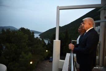 Vlada kreiranjem investicionog ambijenta i ulaganjem u infrastrukturu snažno podstiče razvoj Boke i Primorja u cjelini Vlada kreiranjem investicionog ambijenta i ulaganjem u infrastrukturu snažno podstiče razvoj Boke i Primorja u cjelini