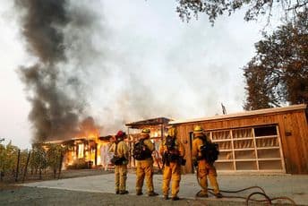 Vanredno stanje u Kaliforniji: Požari, naložena evakuacija 200.000 ljudi Vanredno stanje u Kaliforniji: Požari, naložena evakuacija 200.000 ljudi