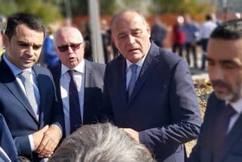 Simović položio kamen temeljac Kuće maslina: U Baru se vrijedno radi i uz podršku Vlade Bar ide putem napretka Simović položio kamen temeljac Kuće maslina: U Baru se vrijedno radi i uz podršku Vlade Bar ide putem napretka