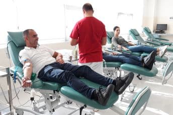 Zaposleni u Montenegro airlines-u i beranskom CEDIS-u dali krv Zaposleni u Montenegro airlines-u i beranskom CEDIS-u dali krv