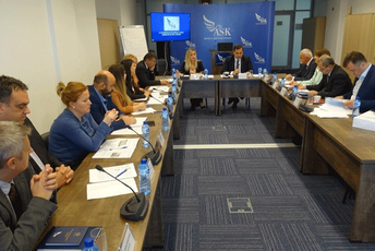 Zbog dodjele stanova i kredita prekršajni postupci protiv dva funkcionera Zbog dodjele stanova i kredita prekršajni postupci protiv dva funkcionera