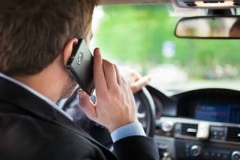 Za 24 sata kažnjeno 428 vozača zbog mobilnog telefona Za 24 sata kažnjeno 428 vozača zbog mobilnog telefona