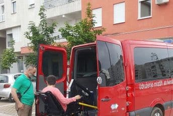 Osobama sa invaliditetom dostupni psiholozi, prevoz, psi vodiči… Osobama sa invaliditetom dostupni psiholozi, prevoz, psi vodiči…