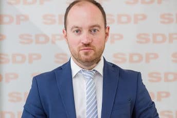 SDP obnavlja inicijativu o raspisivanju referenduma o raspolaganju tivatskim aerodromom SDP obnavlja inicijativu o raspisivanju referenduma o raspolaganju tivatskim aerodromom