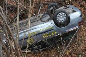 Pljevlja: Ukrali taksi vozilo ispred škole, pa ga uništenog ostavili u šumi Foto: PV portal