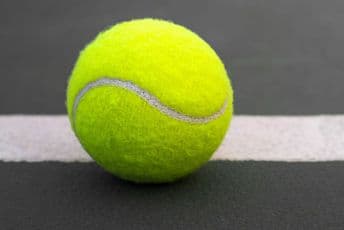 Evo kako da uz pomoć teniske lopte otključate vrata na automobilu Evo kako da uz pomoć teniske lopte otključate vrata na automobilu