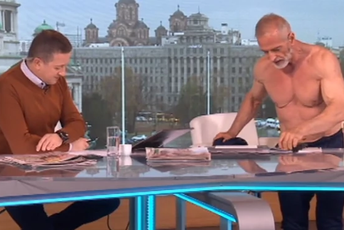 Bodibilder Petar Čelik(70) se skinuo uživo u jutarnjem programu Bodibilder Petar Čelik(70) se skinuo uživo u jutarnjem programu