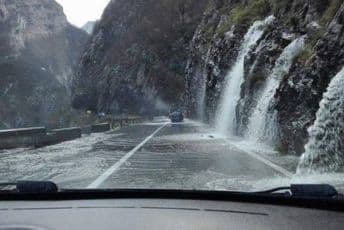 Ne može se kroz Platije: Odron blokirao saobraćaj Ne može se kroz Platije: Odron blokirao saobraćaj