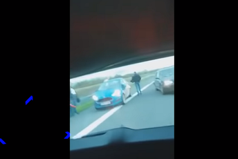 Snimak tuče na autoputu Banjaluka – Gradiška Snimak tuče na autoputu Banjaluka – Gradiška