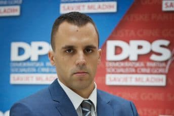 Pešić: Jedini politički kockar u Crnoj Gori je Bečić Pešić: Jedini politički kockar u Crnoj Gori je Bečić