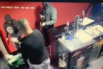 Pokušaj pljačke u Kruševcu: Gosti mislili da se radi o maskenbalu Pokušaj pljačke u Kruševcu: Gosti mislili da se radi o maskenbalu