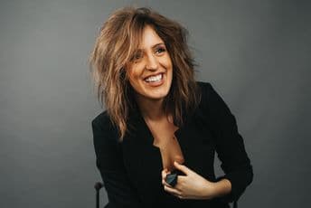 Nepredvidljiva, optimista, zvijuk, klovnić, zaljubljena... Nepredvidljiva, optimista, zvijuk, klovnić, zaljubljena...