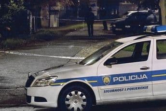 U stanu pronađena dva tijela, policija i vatrogasci ušli kroz prozor U stanu pronađena dva tijela, policija i vatrogasci ušli kroz prozor