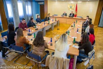 Najbolji studenti esejisti razgovarali sa predsjednikom Skupštine Najbolji studenti esejisti razgovarali sa predsjednikom Skupštine