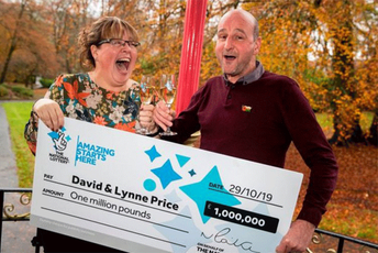 Isti dan osvojili milion funti i saznali da ona više nema rak Isti dan osvojili milion funti i saznali da ona više nema rak