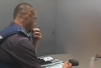 Isplivao snimak sa ispitivanja momka koji je zadavio djevojku tokom odnosa Isplivao snimak sa ispitivanja momka koji je zadavio djevojku tokom odnosa