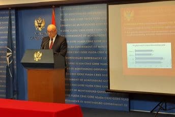 RADUNOVIĆ: Ulaže se u razvoj, rashodi za putovanja, reprezentacije i gorivo smanjeni svim državnim organima RADUNOVIĆ: Ulaže se u razvoj, rashodi za putovanja, reprezentacije i gorivo smanjeni svim državnim organima