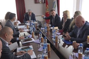 Međusobna saradnja lokalnog i državnog nivoa je imperativ Međusobna saradnja lokalnog i državnog nivoa je imperativ