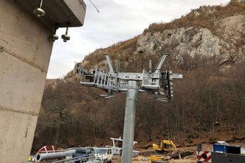 Postavljen prvi stub žičare prema Đalovića pećini Postavljen prvi stub žičare prema Đalovića pećini
