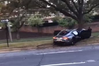 Najpoželjniji sportski automobil slupali za nekoliko sekundi: Sve snimili kamerom Najpoželjniji sportski automobil slupali za nekoliko sekundi: Sve snimili kamerom