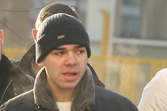 Haos na koncertu Dženana Lončarevića, sin bivšeg funkcionera pretukao dva muškarca Haos na koncertu Dženana Lončarevića, sin bivšeg funkcionera pretukao dva muškarca