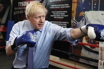 Džonson pred TV duel u bokserskom ringu, Korbin kod frizera Džonson pred TV duel u bokserskom ringu, Korbin kod frizera