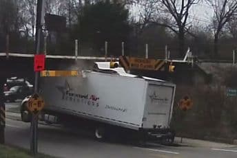 Most Otvarač: Uništio više od 100 kamiona Most Otvarač: Uništio više od 100 kamiona