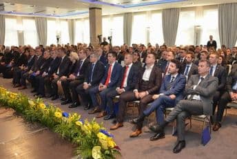 Prave dvije večere da se ne bi sreli lideri DF-a i Demokrata Prave dvije večere da se ne bi sreli lideri DF-a i Demokrata