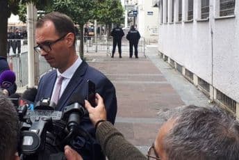 Mandićev advokat tvrdi da je izbačen iz ambasade Srbije u Podgorici Mandićev advokat tvrdi da je izbačen iz ambasade Srbije u Podgorici